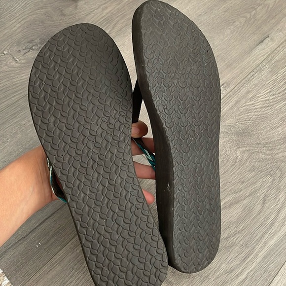 Reef Brown and Teal Flip Flops with Coral Accents size 10 - Picture 6 of 9